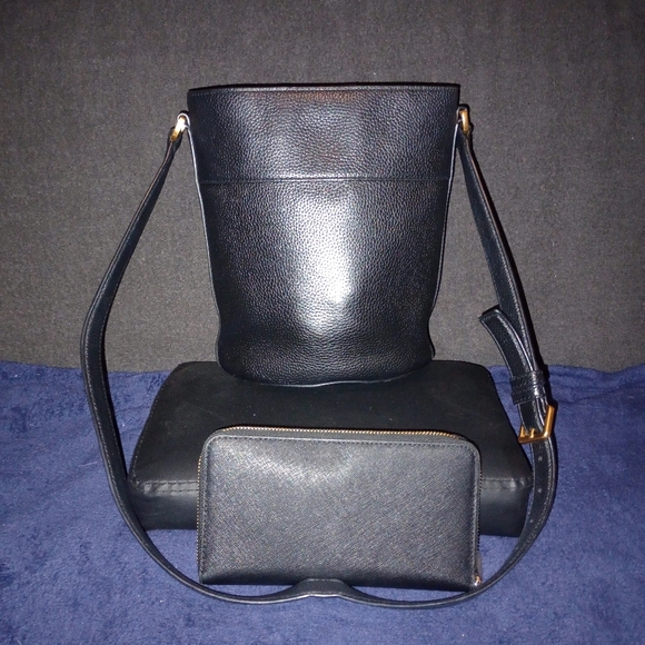 Tory Burch Britten Bucket Bag With Tory Burch Wallet - Picture 2 of 15